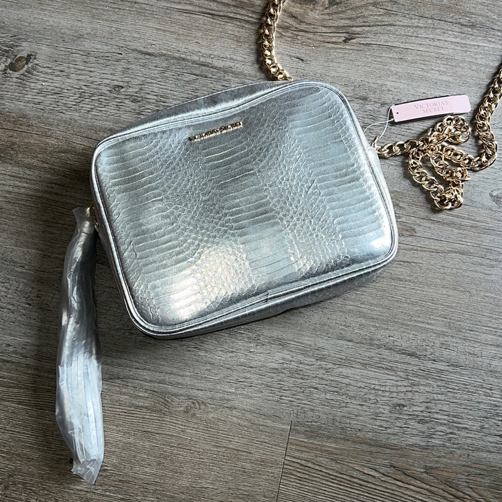 NWT Victoria’s Secret Silver Python Pattern Chain Crossbody - Picture 3 of 10